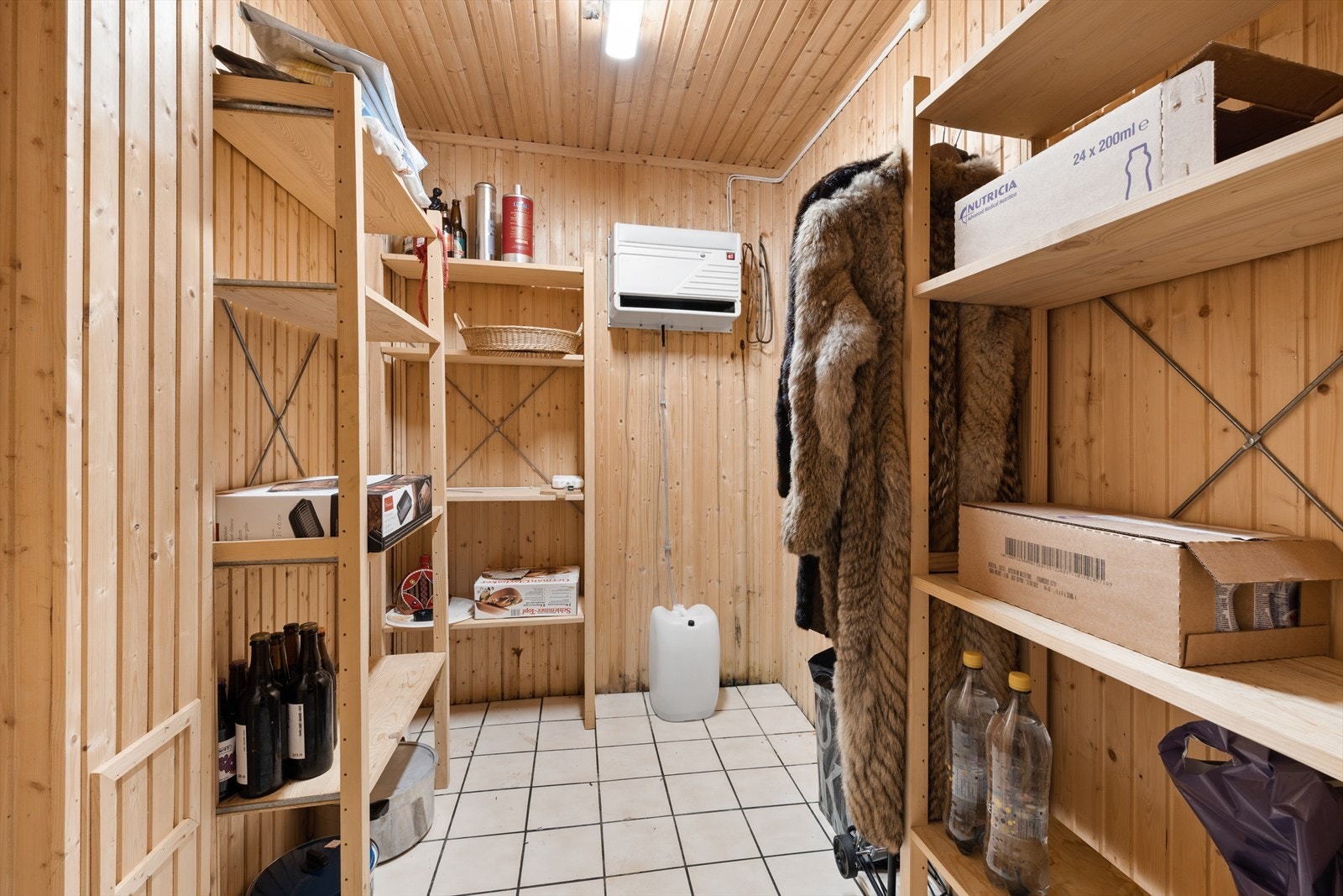 Lagringsbod i underetasjen. Galleribilde