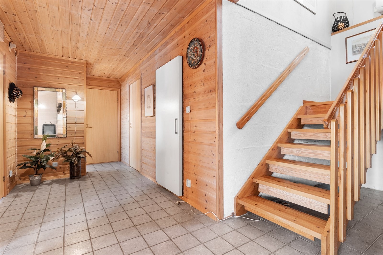 Trappegang ned til underetasjen. Galleribilde