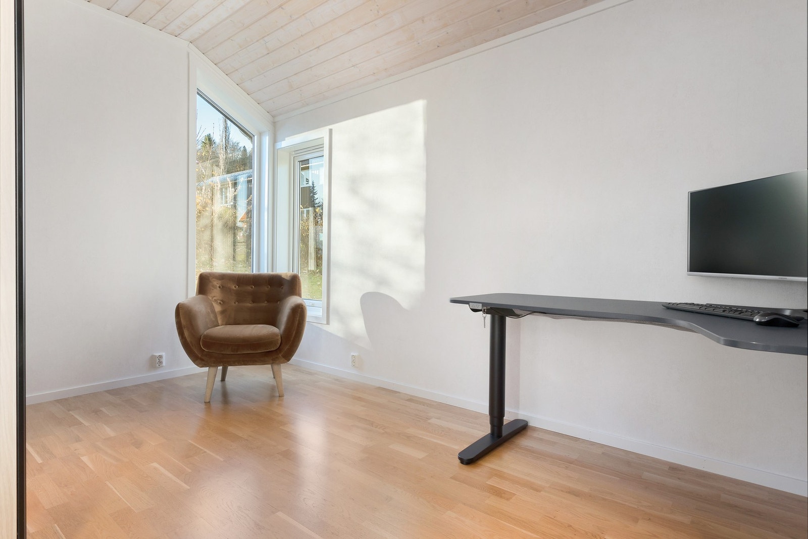 Soverom i hovedetasjen på ca. 10,5 kvm Galleribilde