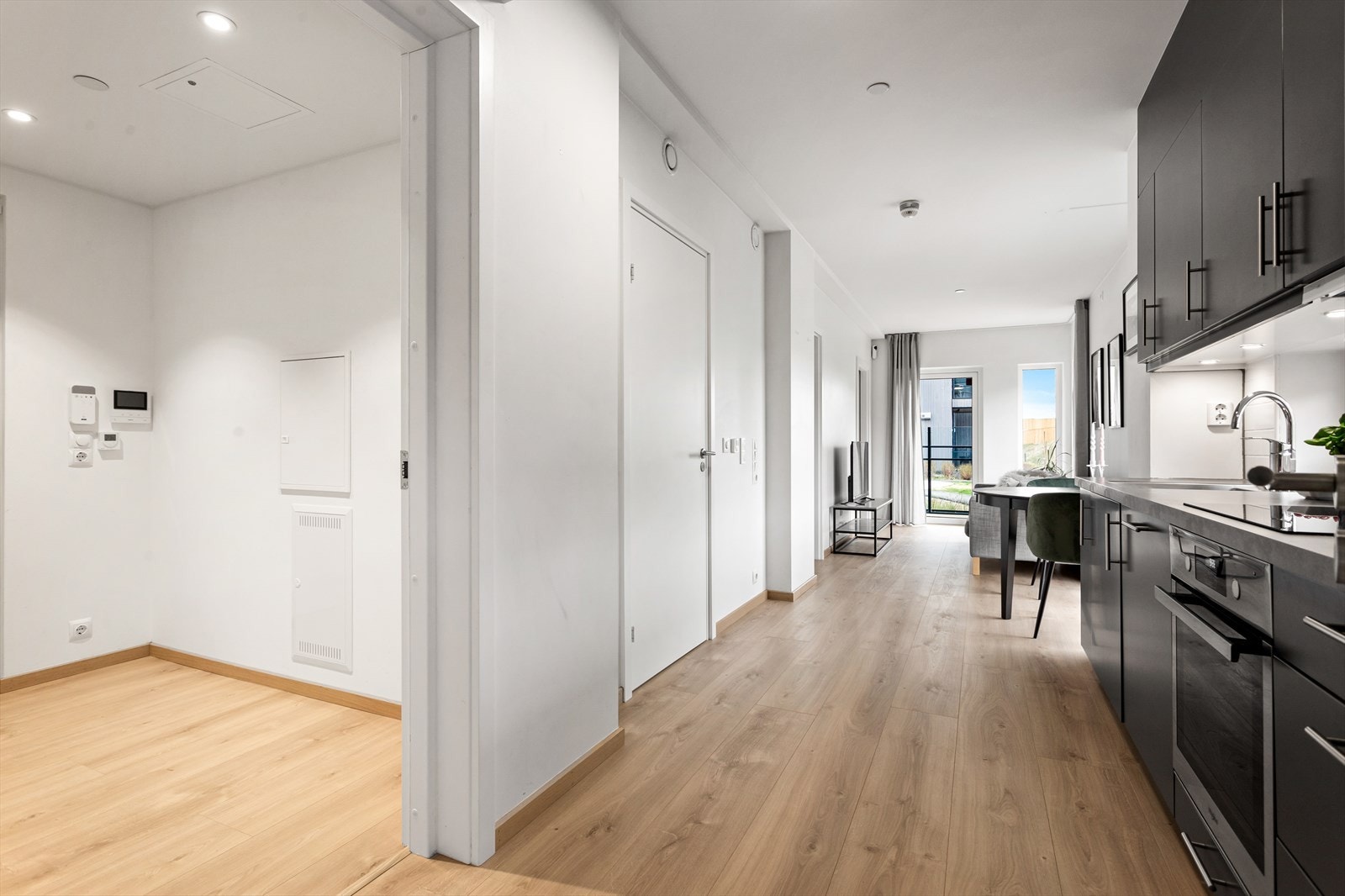 En delikat og moderne leilighet med god planløsning. Med balansert ventilasjon som sørger for frisk tilluft og et sunt innemiljø. Galleribilde