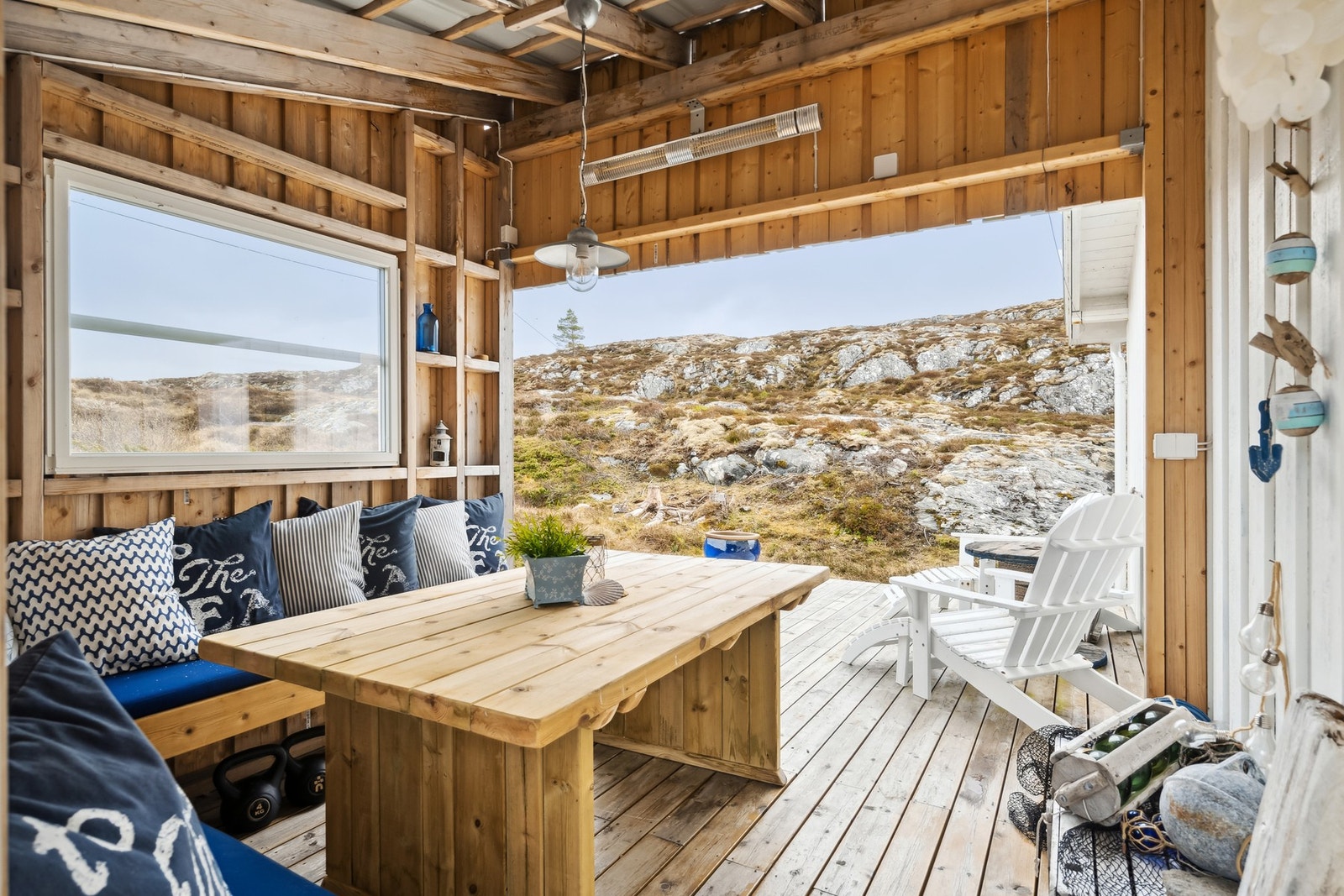 Ute er det etablert en terrasse med overbygg. Galleribilde