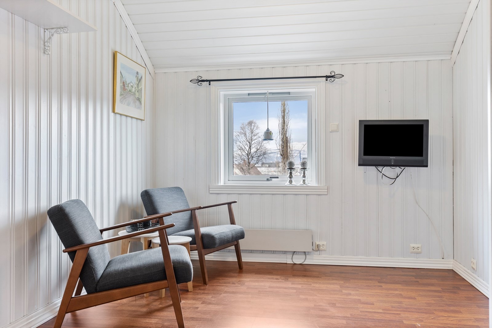 Kan benyttes som egen tv-stue eller kanskje som lekerom til barna Galleribilde