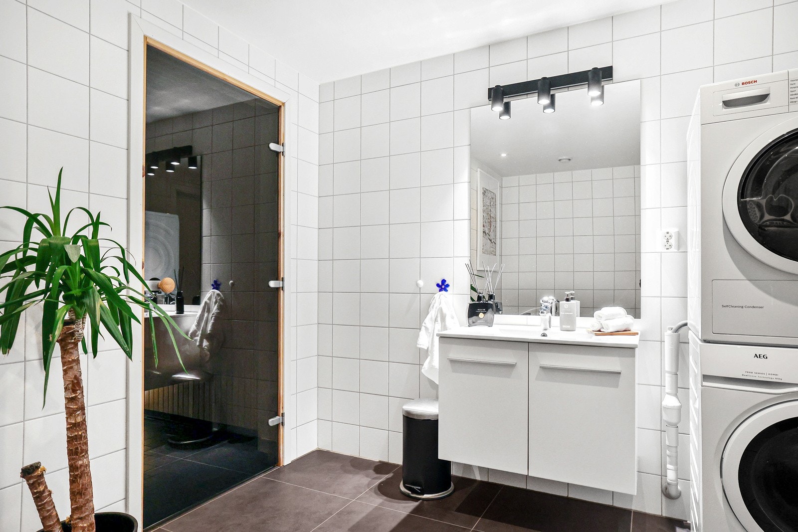 Badet er meget stilrent og pent Galleribilde