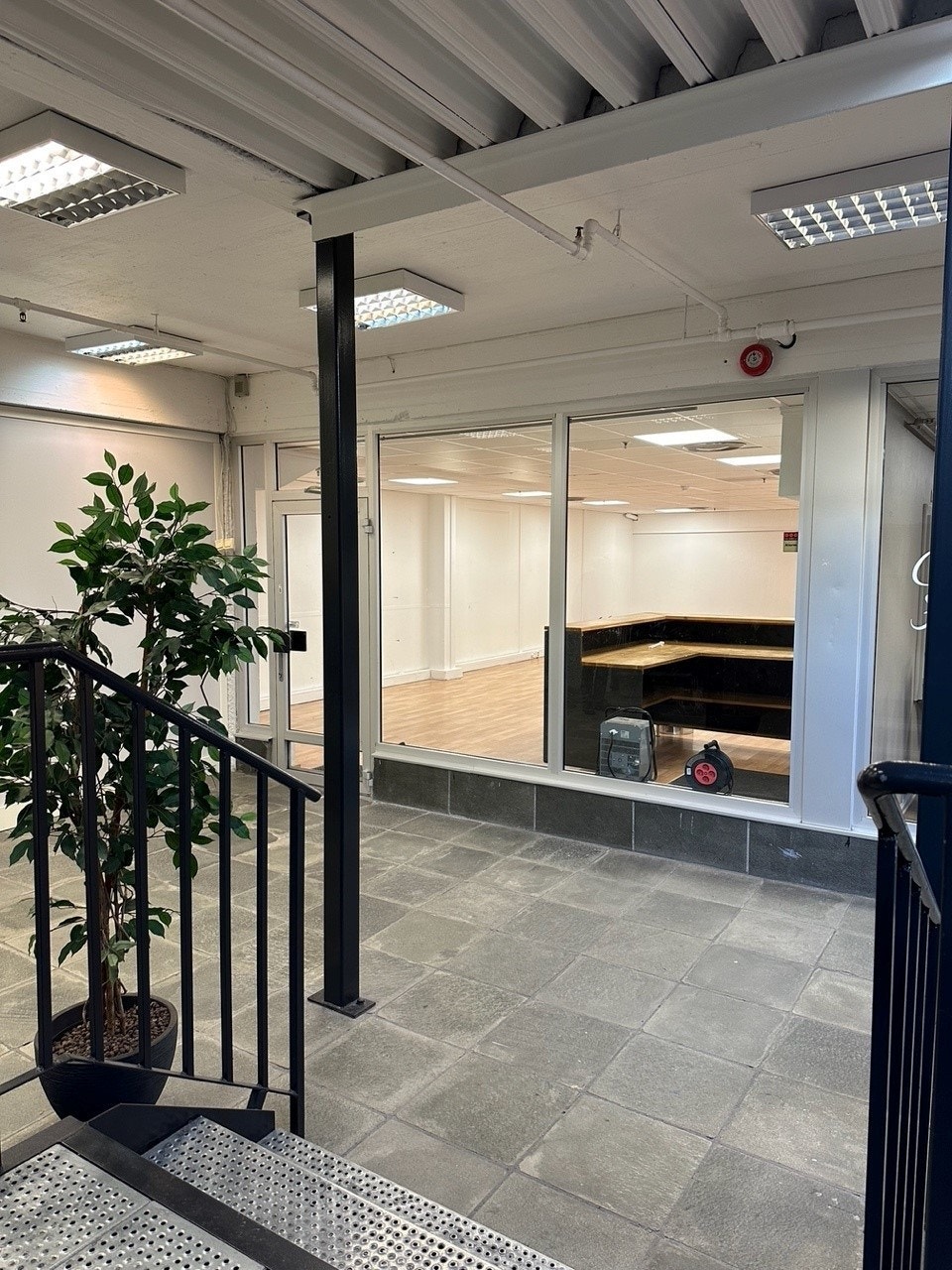 Trapp ned til inngangsparti Galleribilde