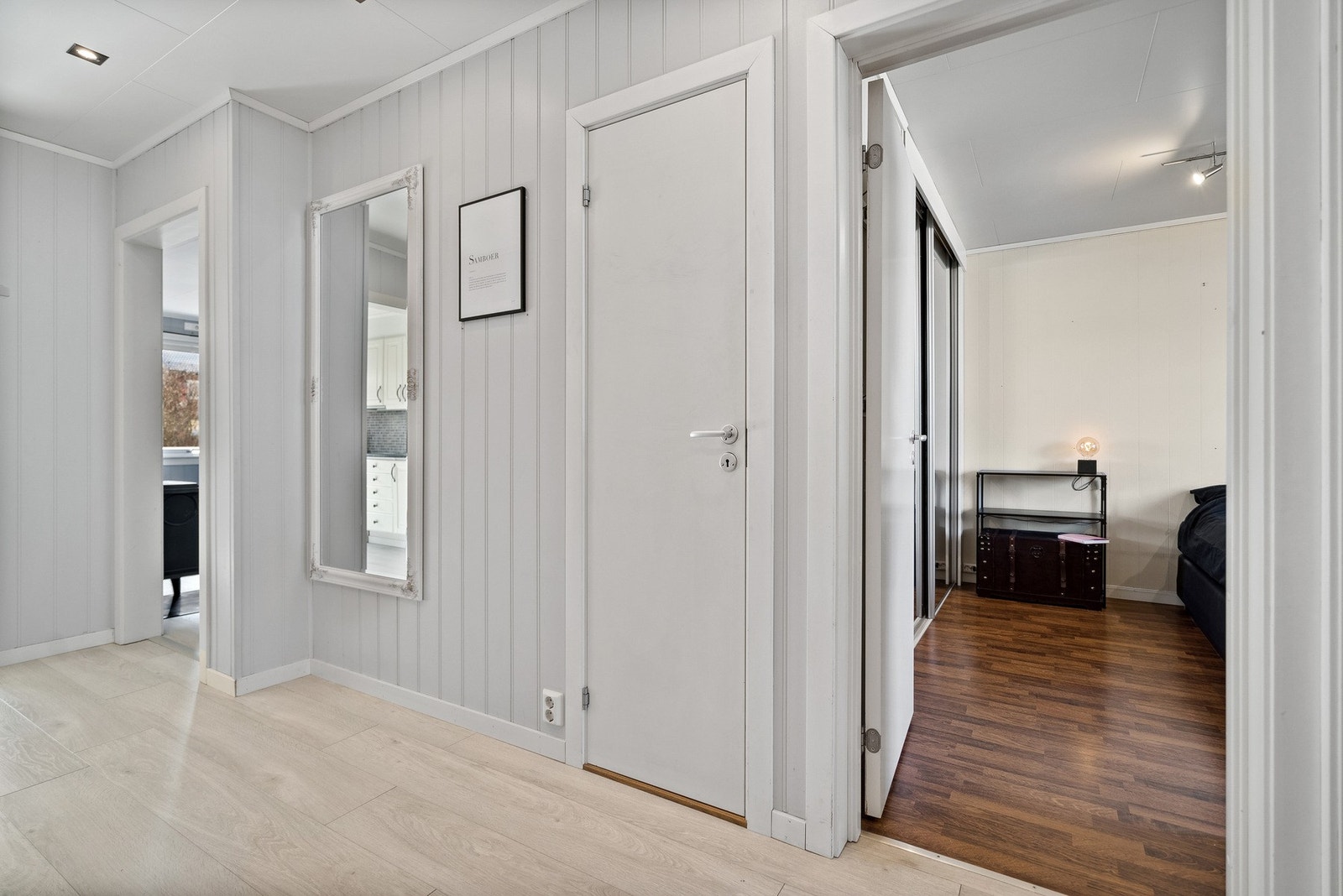 Entrè/gang hvor det er nytt gulv med varmefolie Galleribilde