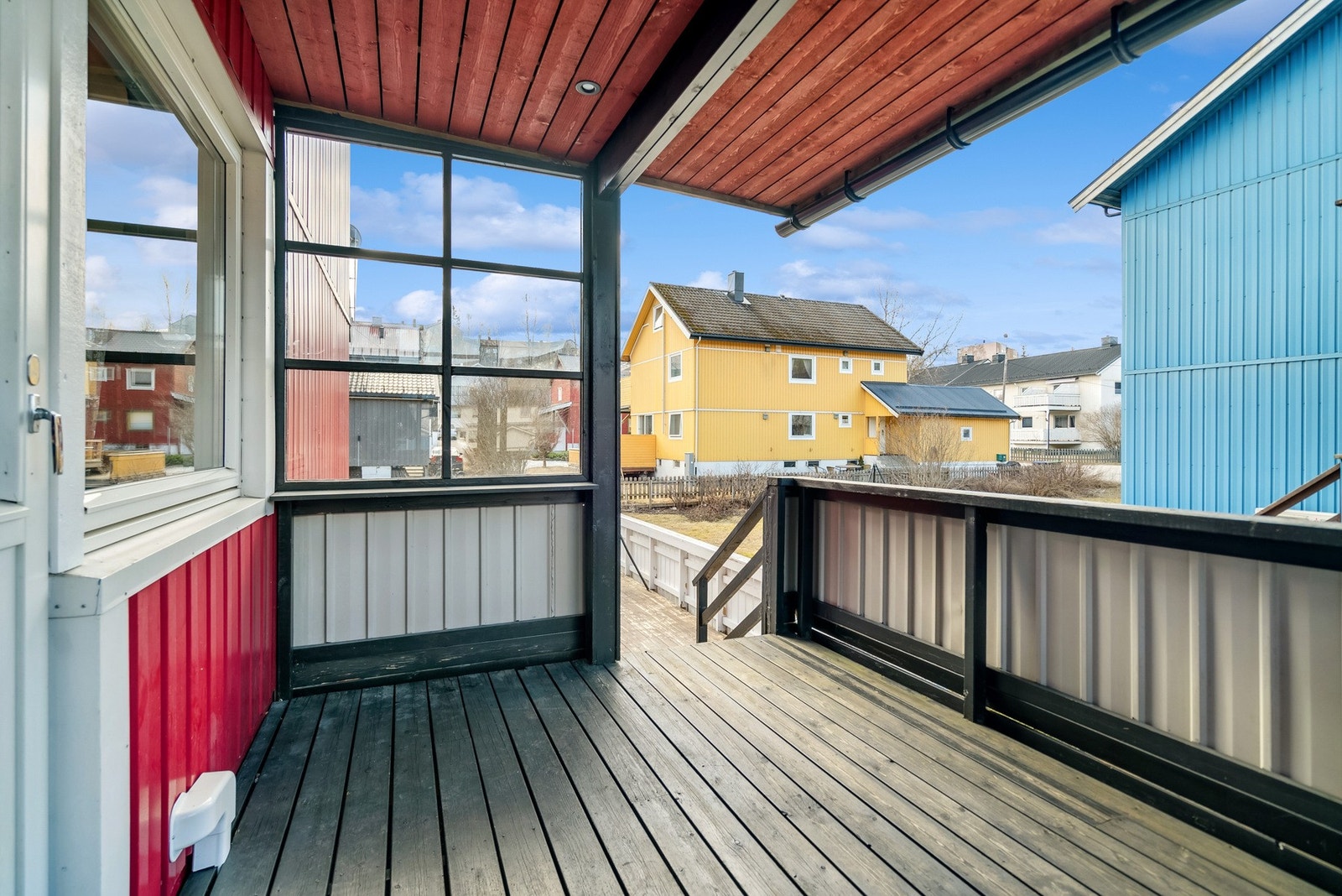 Leiligheten har en overbygd altan Galleribilde