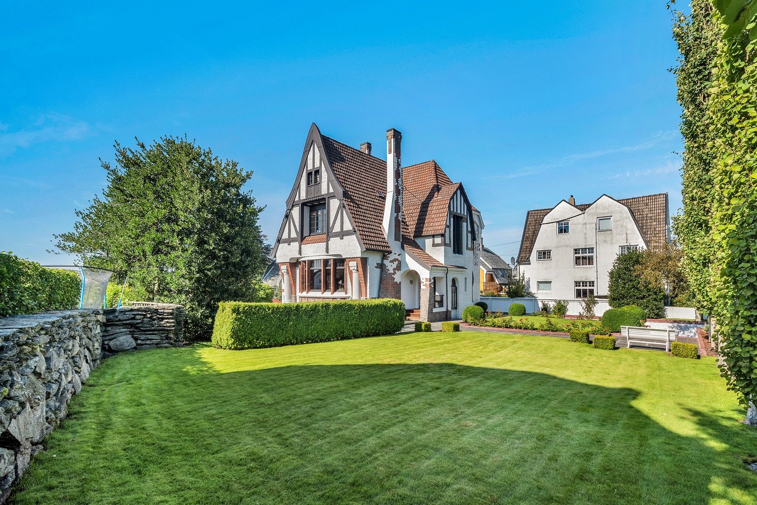 EiendomsMegler 1 v/Fredrik Bugge Aase har gleden av å presentere Jelsagata 49. Galleribilde