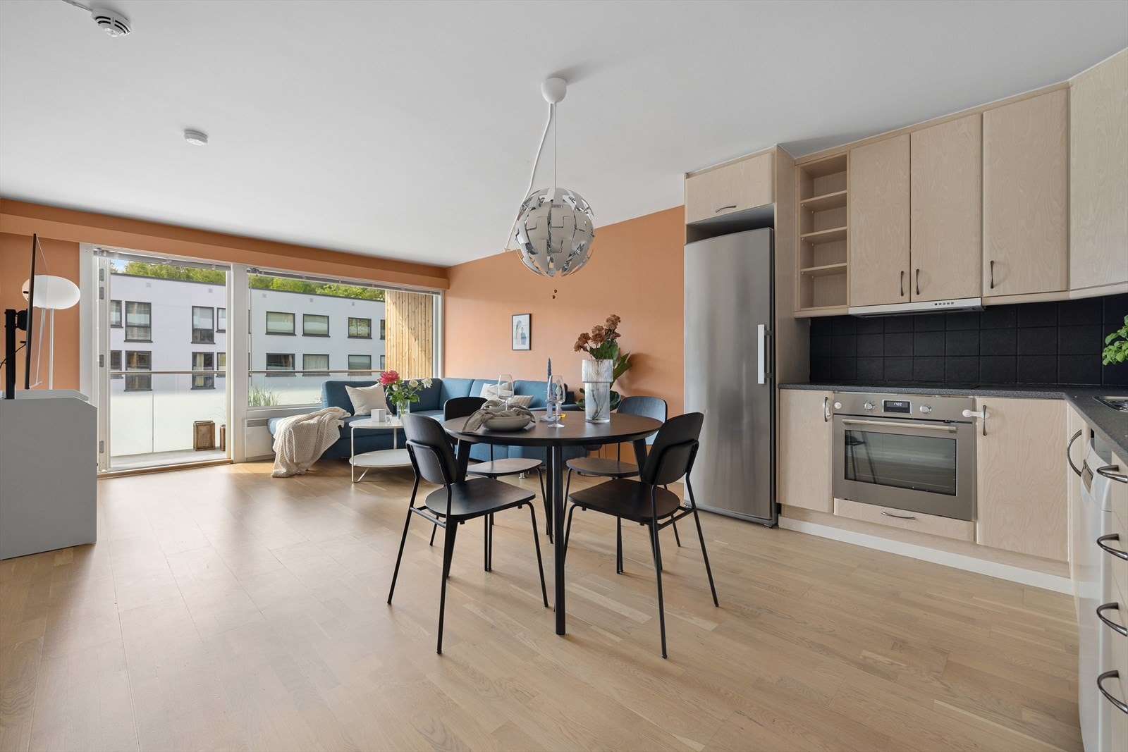 Det er nylig montert brannvarsler i himling, tilknyttet fellesanlegg. Borettslaget kan vise til solid vedlikeholdshistorikk. Galleribilde