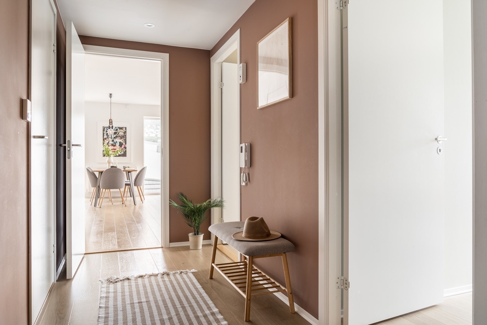 Fra gangen er det tilkomst til de to andre soverommene. Galleribilde