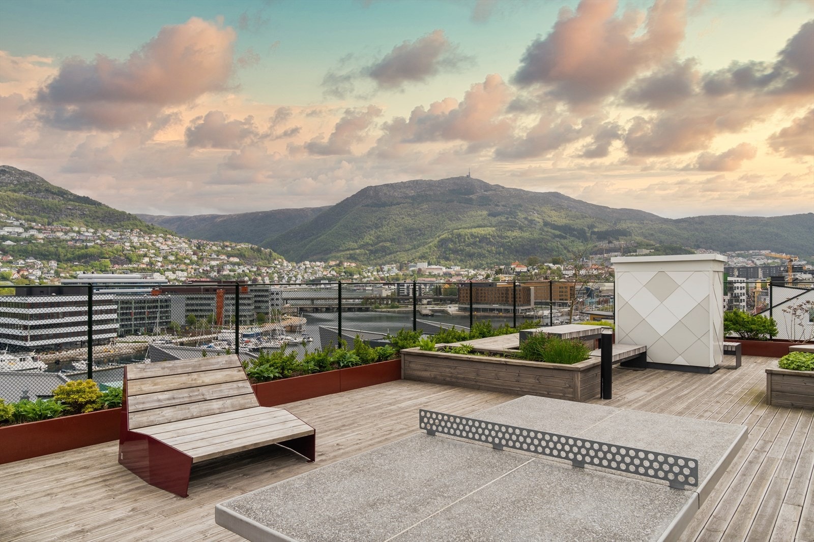 Sameiet har en felles takterrasse med gode solforhold og nydelig panoramatustsikt. Galleribilde