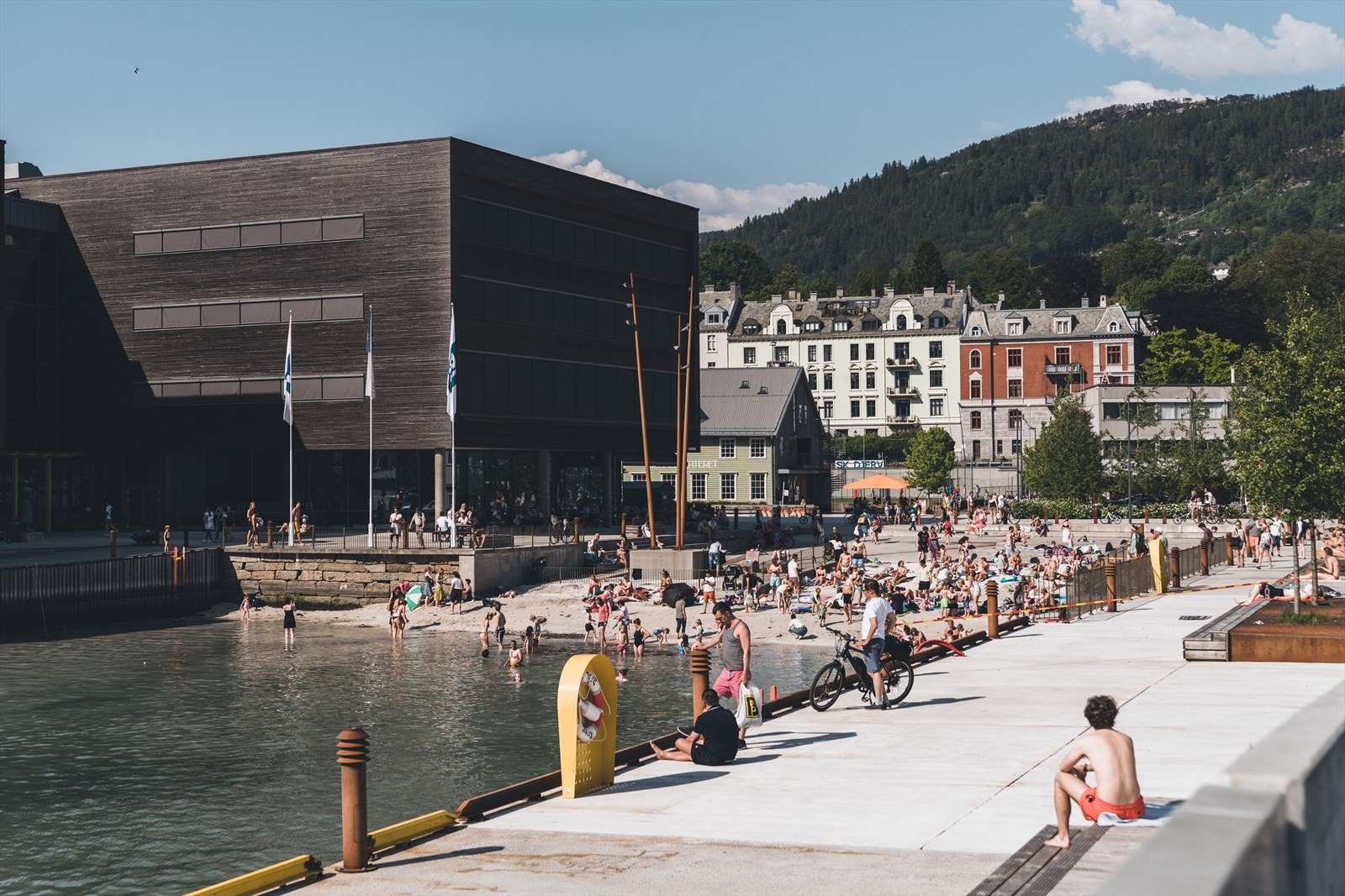 Badestranden på Møhlenpris er blitt meget populært om sommerstid! Galleribilde