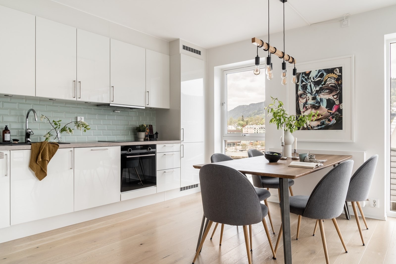 Perfekt samlingspunkt for hyggelig måltider med venner og familie. Galleribilde