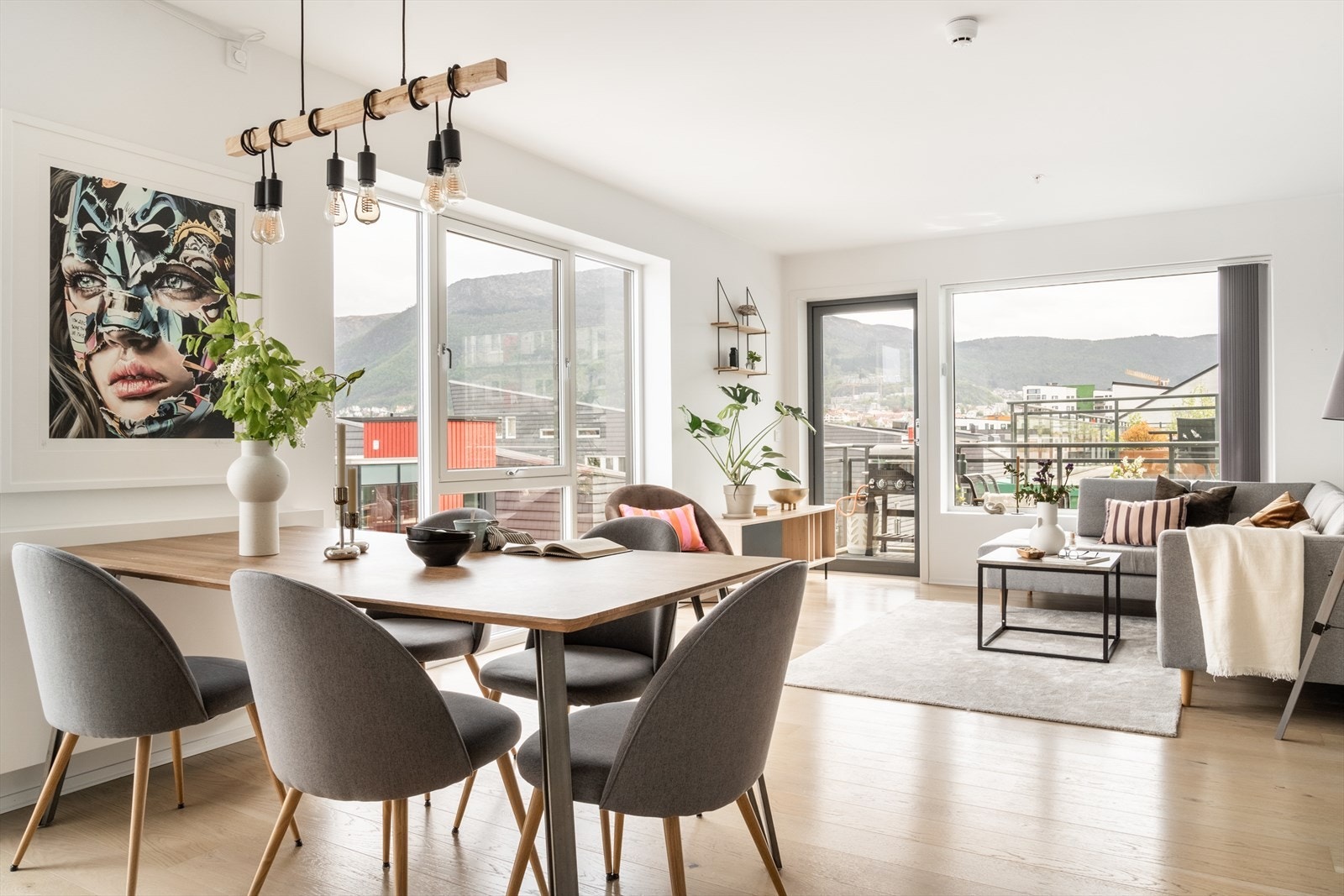 Bygget er fra 2019 og leiligheten har gjennomgående god standard. Galleribilde