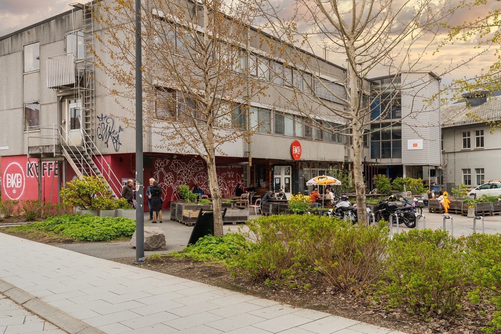 Det er et bredt utvalg av restauranter og spisesteder i nærområdet. Galleribilde