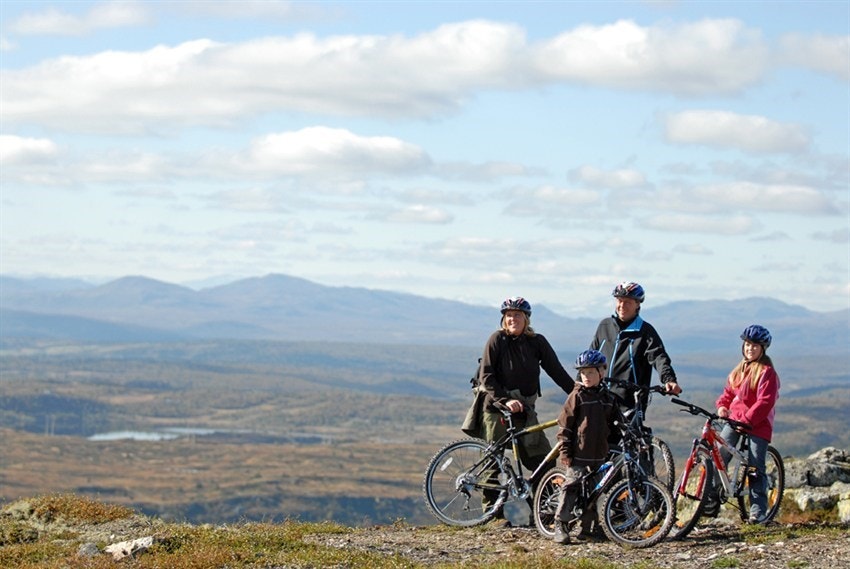 ... og på sykkel. Galleribilde