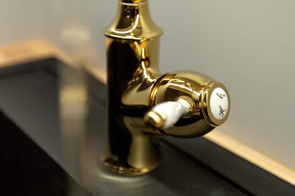 Blandebatteri i messing. Galleribilde