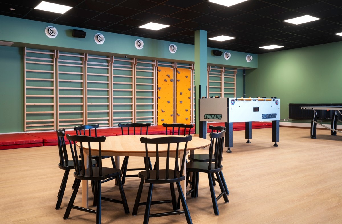 Romslig boltreplass til store og små. Galleribilde