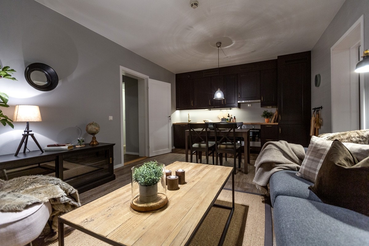 Leilighetene er pusset opp i delikate farger og har blant annet fått nye gulv, sparklet og malte vegger Galleribilde