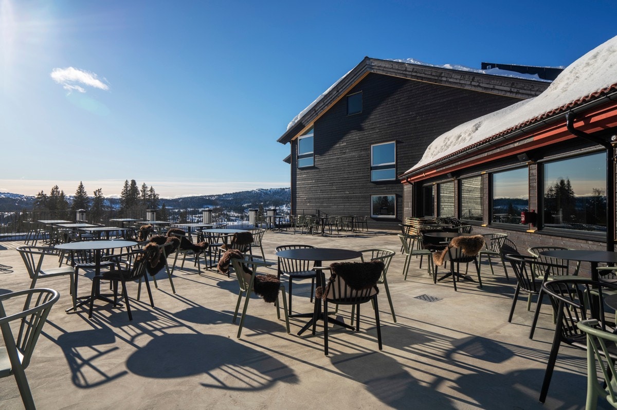 I tillegg til en stor solrik veranda som skal sette den rette afterski stemningen for store og små. Galleribilde