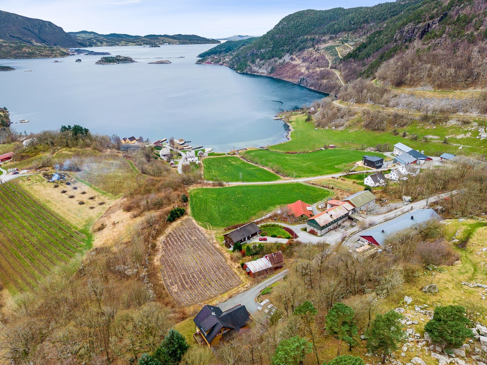 EiendomsMegler 1 JÆRMEGLEREN ved Kristine Ree Espedal presenterer gårdsbruk i Nessavegen 316 i Hjelmeland kommune. Galleribilde