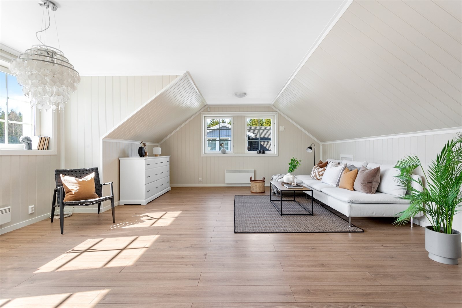 Loftstue. Galleribilde