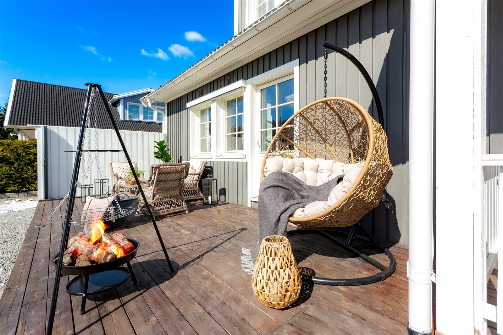 På plattingen er det god plass til sittegruppe, kosekrok og grill. Galleribilde