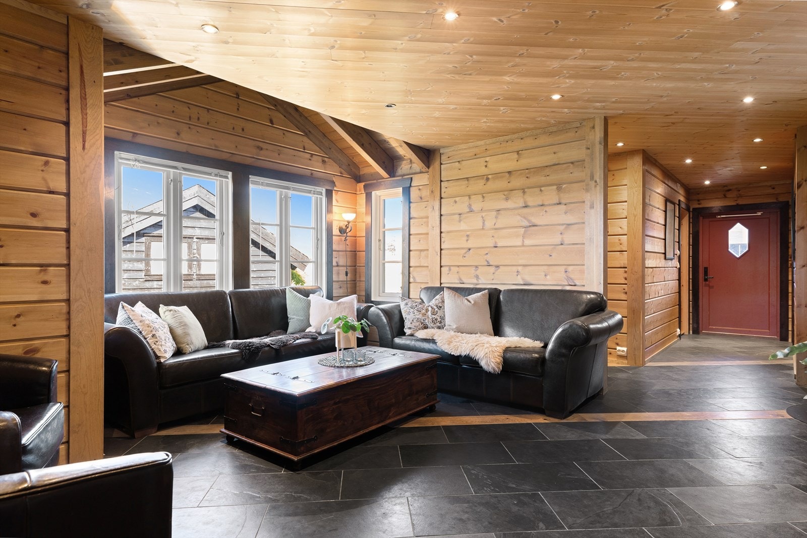 Hall med innredet med salong. Galleribilde