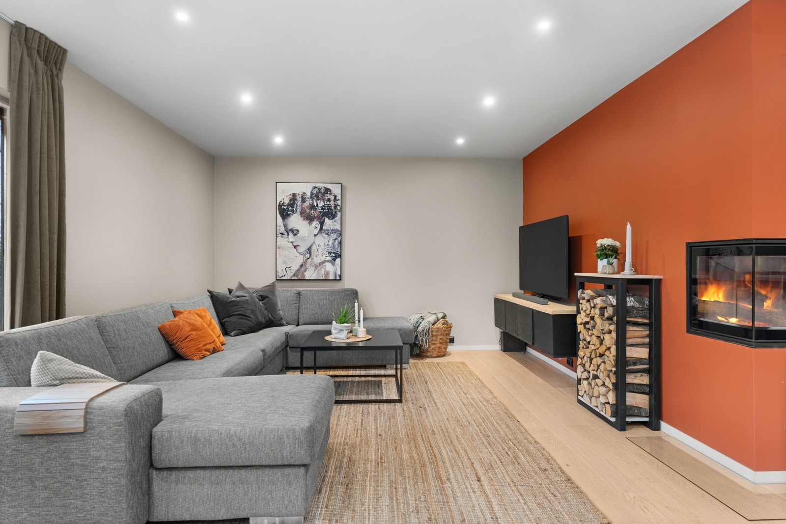 Flott hjørnepeis som utsmykker stuen Galleribilde