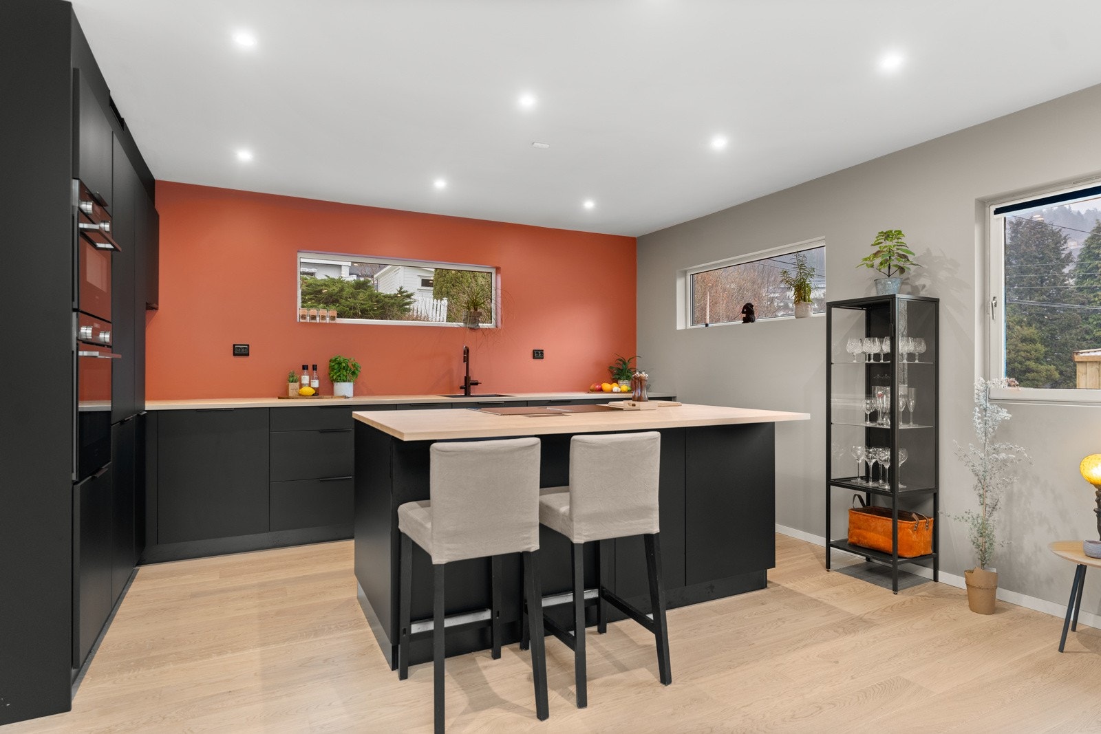 Kjøkkeninnregning fra Kvikk med kjøkkenøy Galleribilde