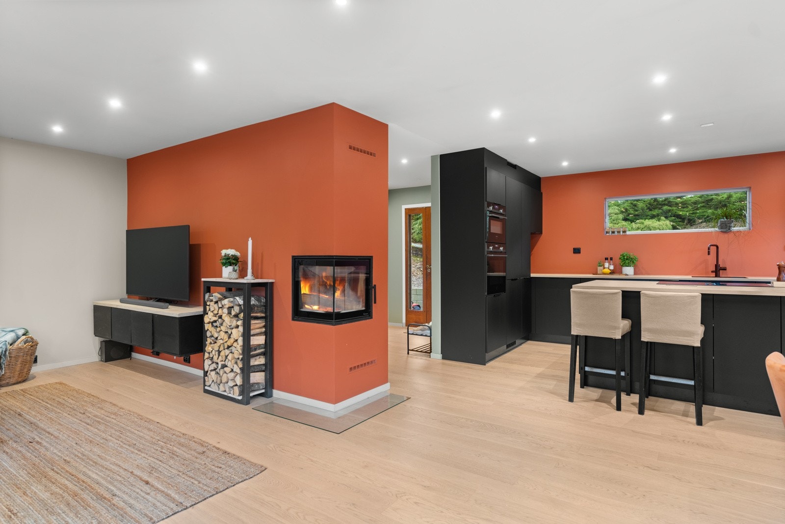 Åpen løsning mellom stue og kjøkken Galleribilde