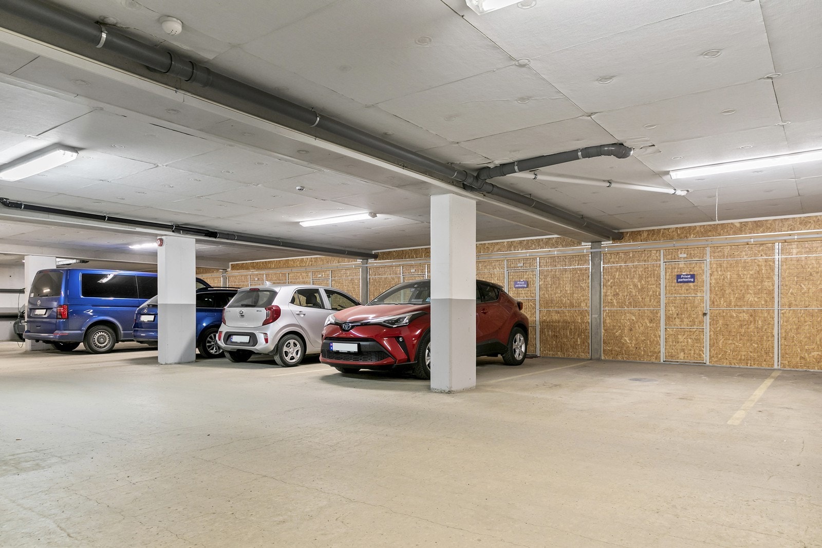 Egen parkeringsplass med bod Galleribilde