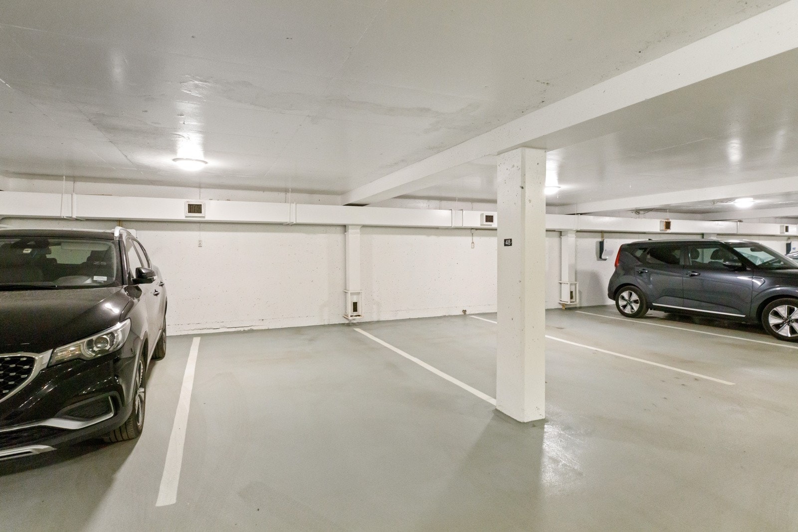 Garasjeplass i felles lukket anlegg Galleribilde