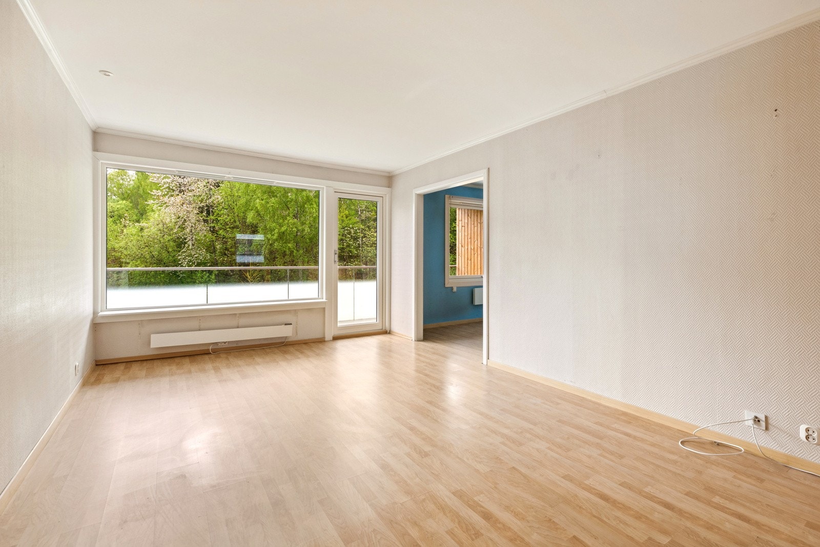 Lys og romslig stue med adkomst til nordvestvendt balkong på ca. 11 kvm. Galleribilde