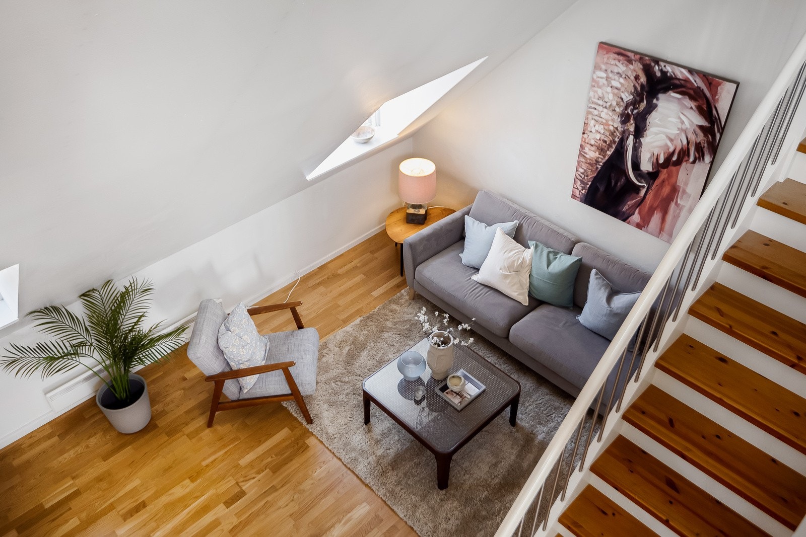 Ekstra god takhøyde med åpen løsning til deler av loft/hems. Galleribilde