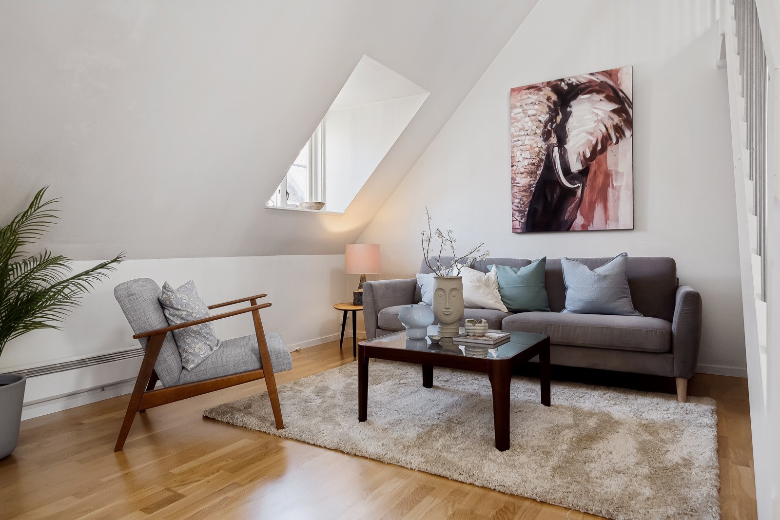 Romslig stue med god plass til sofaløsning. Galleribilde