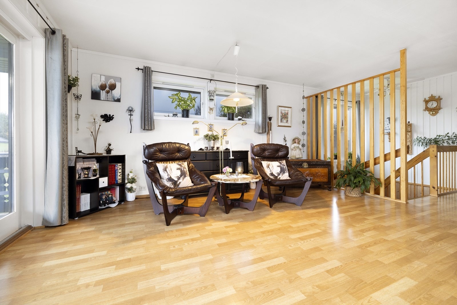 God plass til sittegruppe. Galleribilde