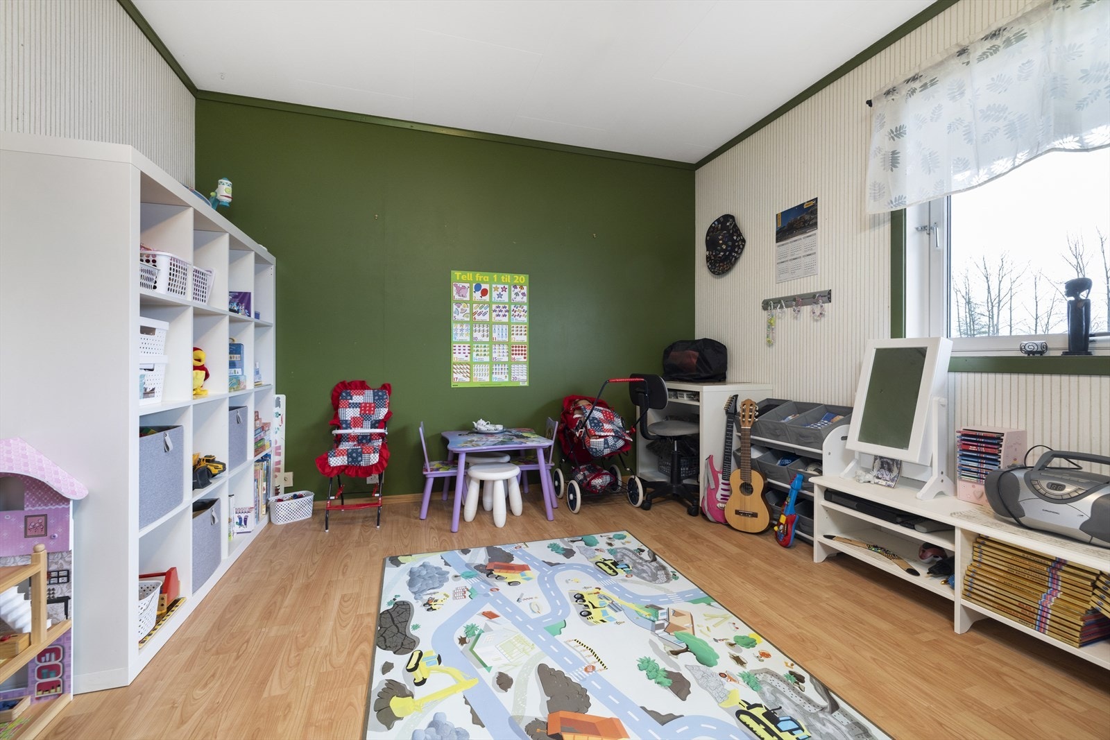 Soverommet har god plass til oppbevaring. Galleribilde
