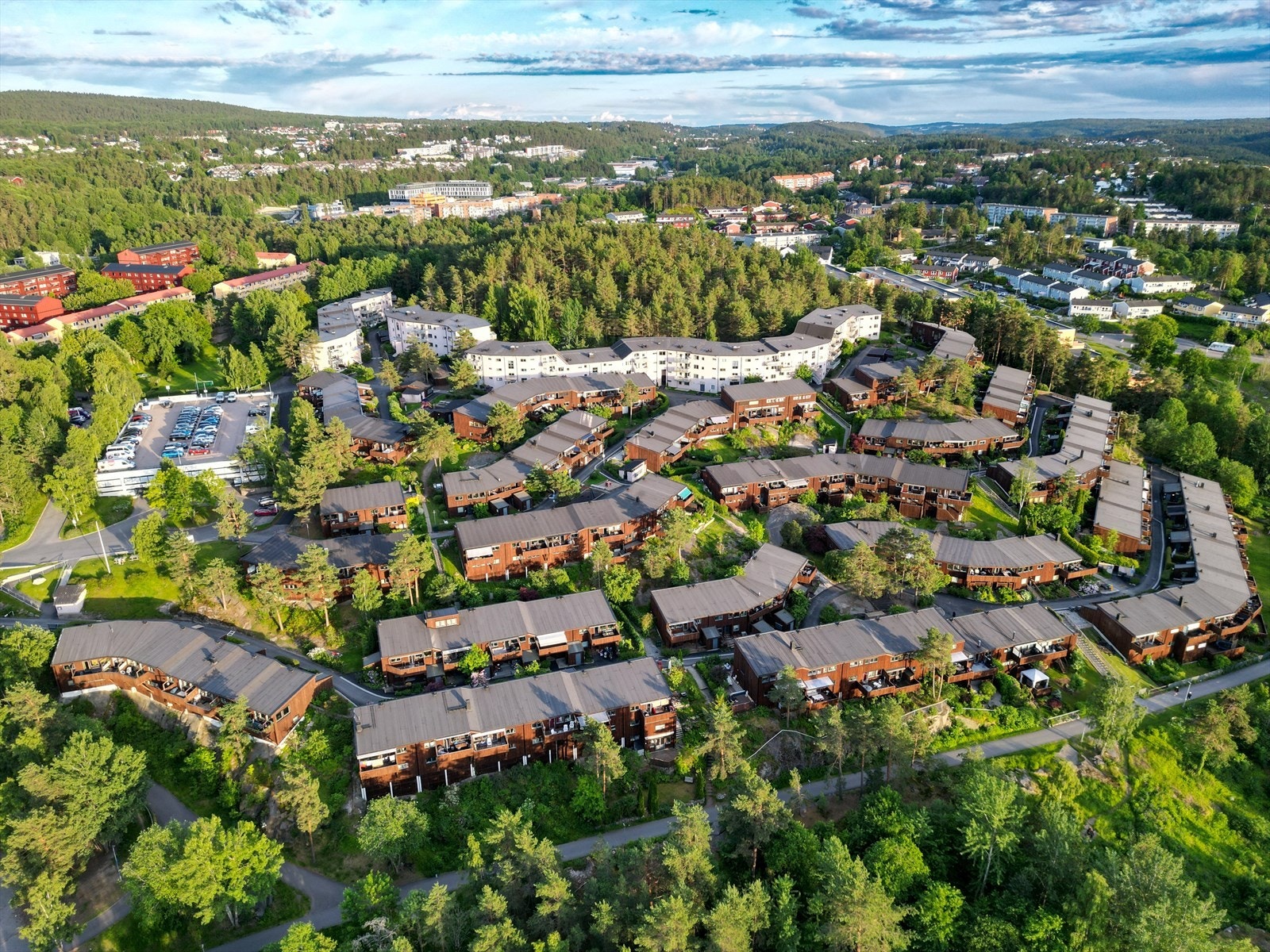 Flott oversiktsbilde av borettslaget og Holmlia. Galleribilde