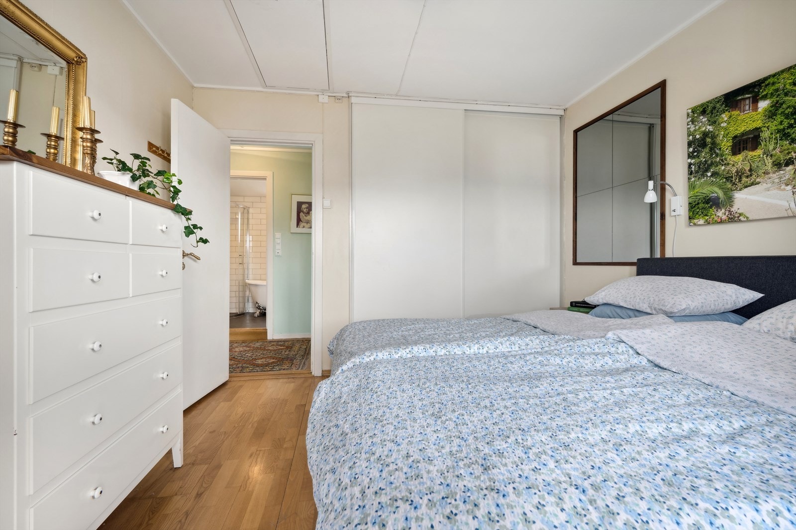 Fra soverommet har du tilgang til tørrloft for ekstra oppbevaring. Galleribilde