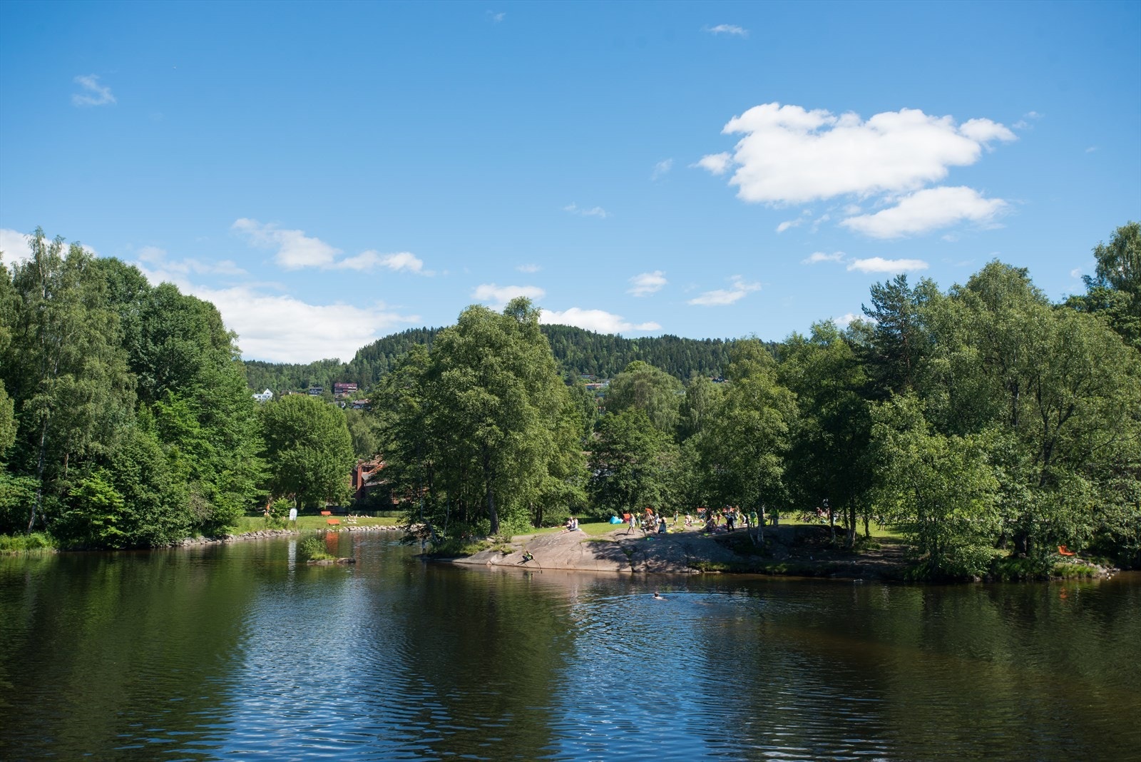 Stillavannet ligger et steinkast unna. Galleribilde