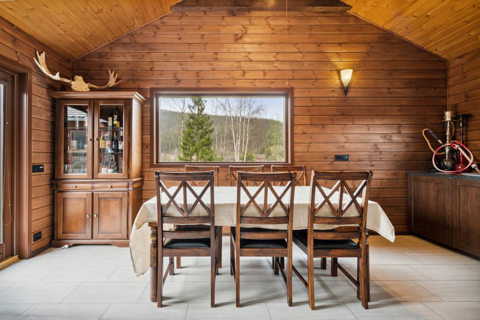 Sjekk dette! Ekstra stue med adkomst både til badstue og ut til terrasse. Galleribilde