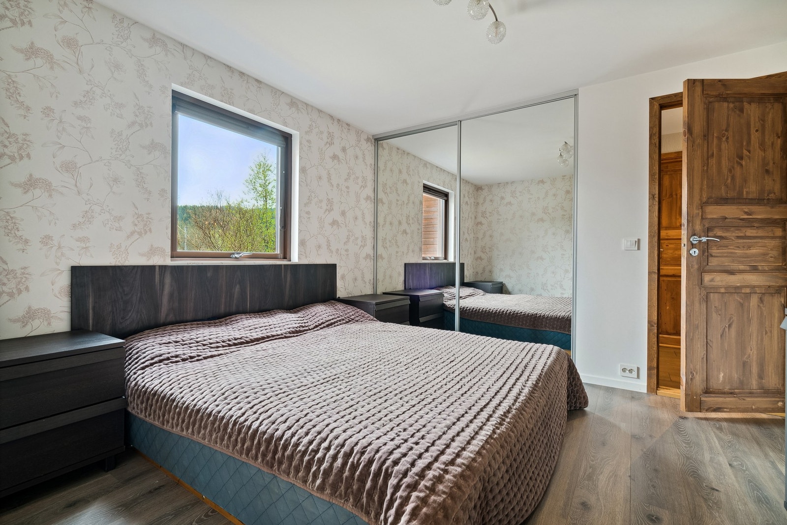 Hovedsoverommet i huset, med direkte adkomst til bad. Galleribilde