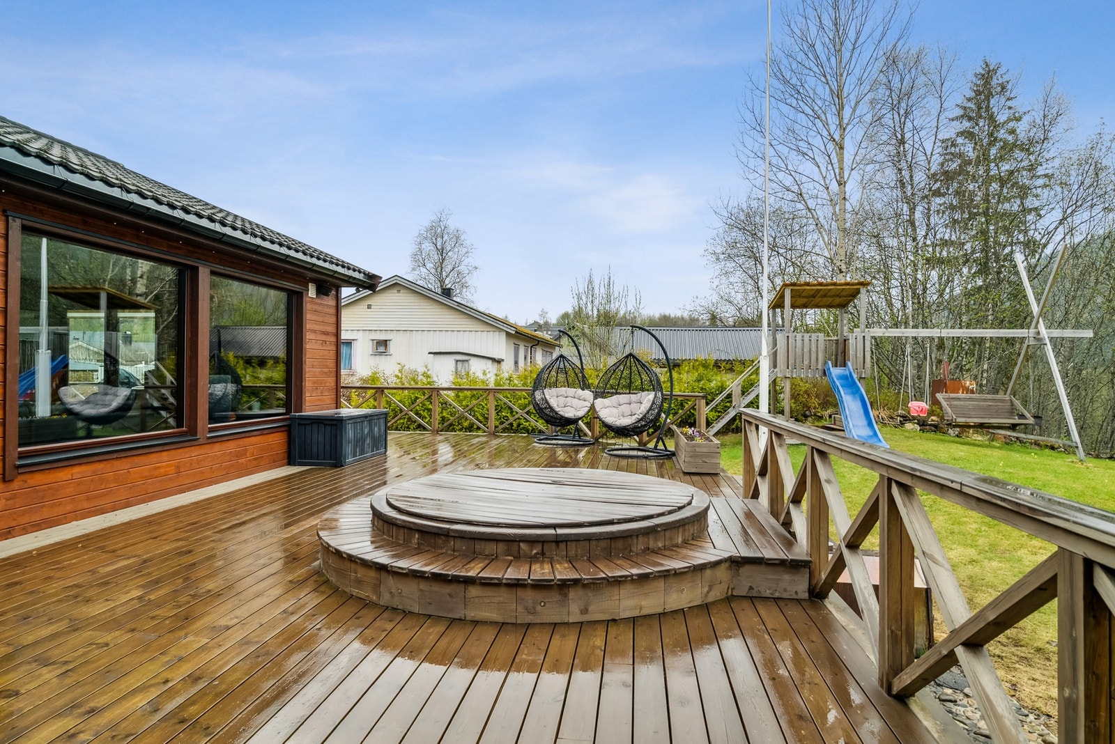 Her er 124 kvm terrasse som hvor soldager kan nytes. Galleribilde
