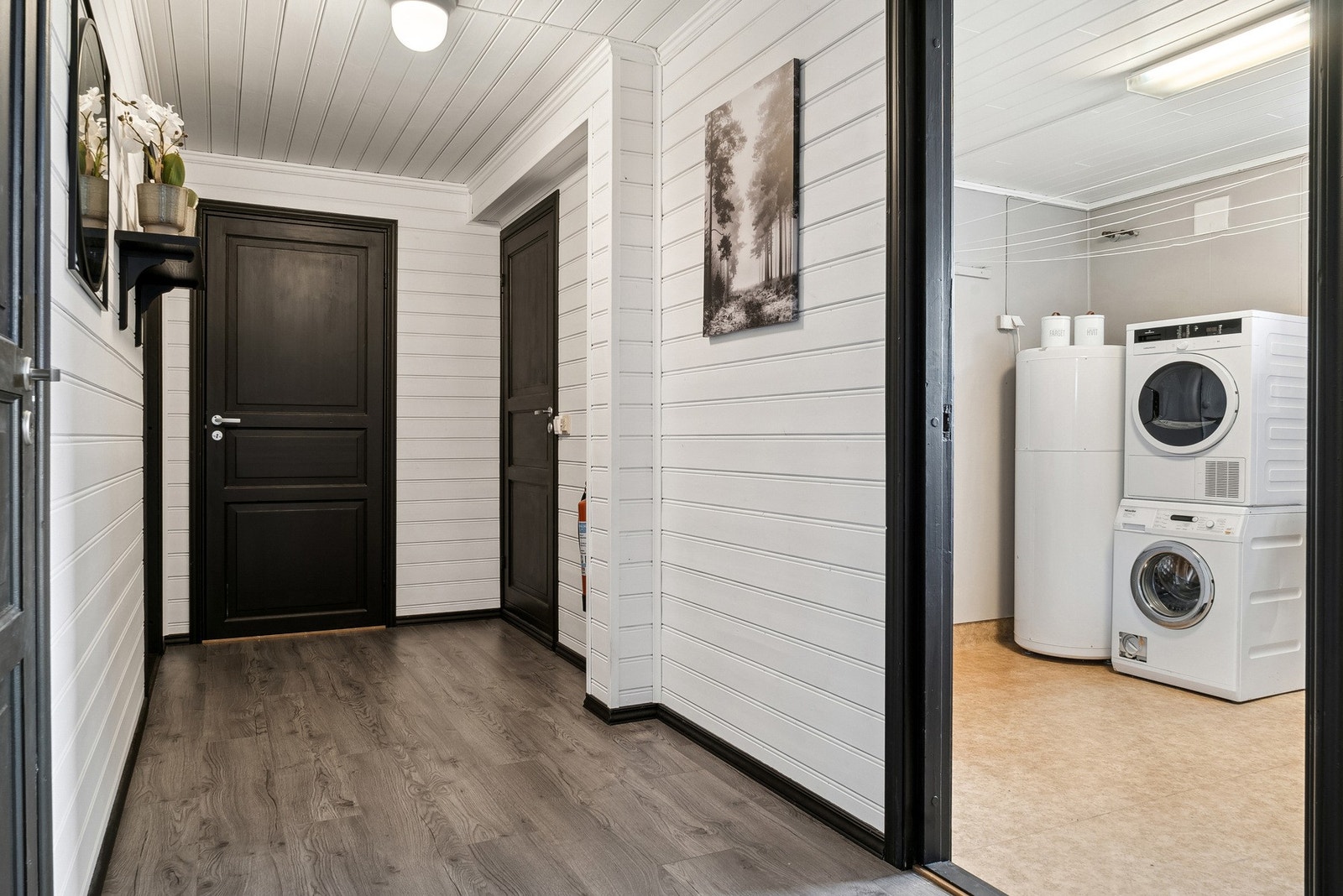 I kjelleren har du både vaskerom og bad Galleribilde