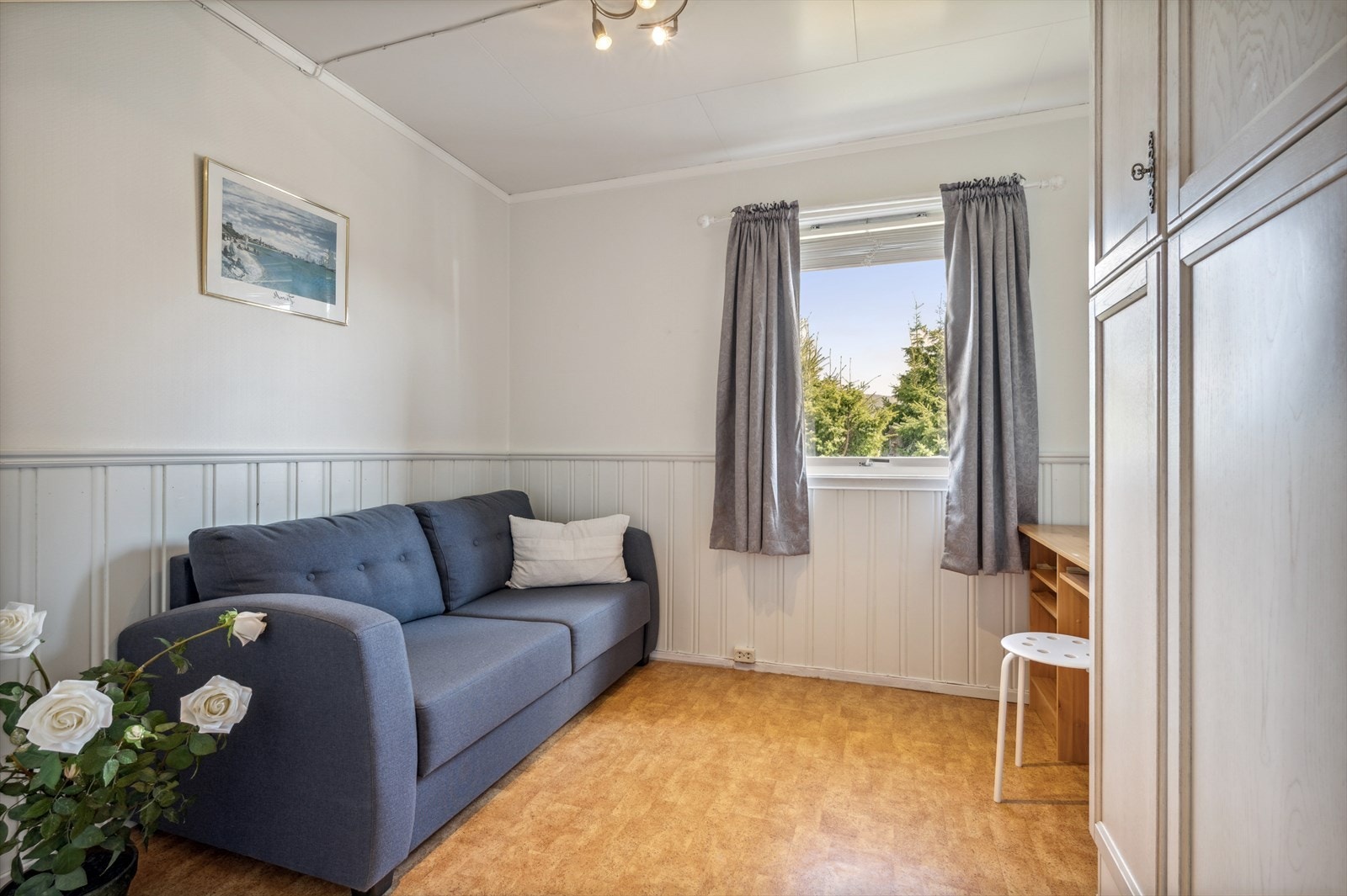 Etasjen har 3 romslige soverom med garderobe. Galleribilde