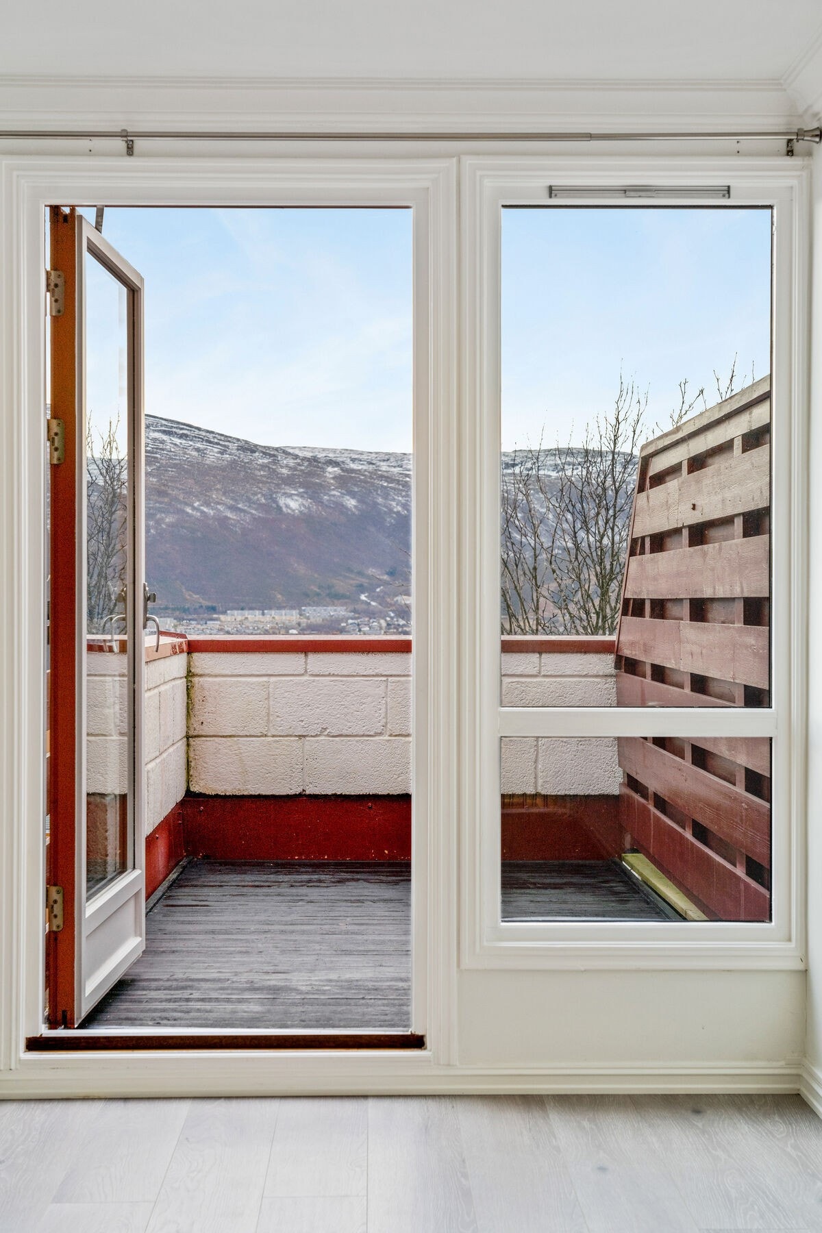 Utgang til balkong. Galleribilde