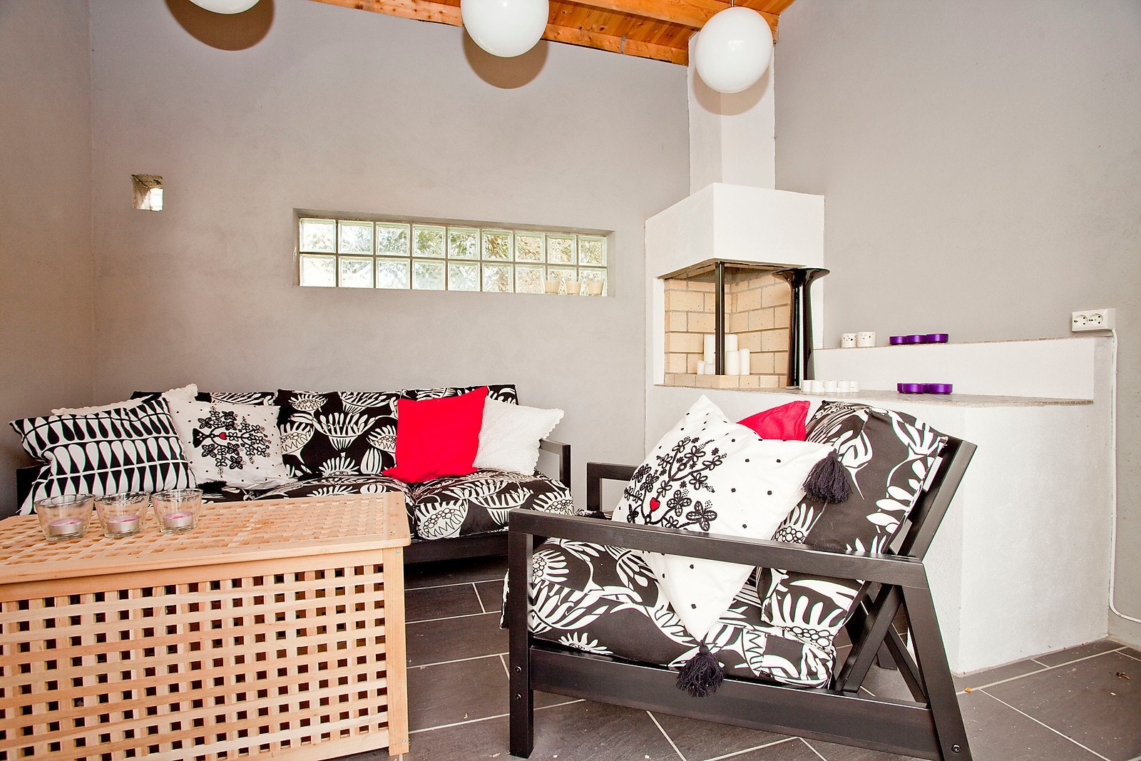 Koselig hagestue med peis / Cosy conservatory with fireplace Galleribilde