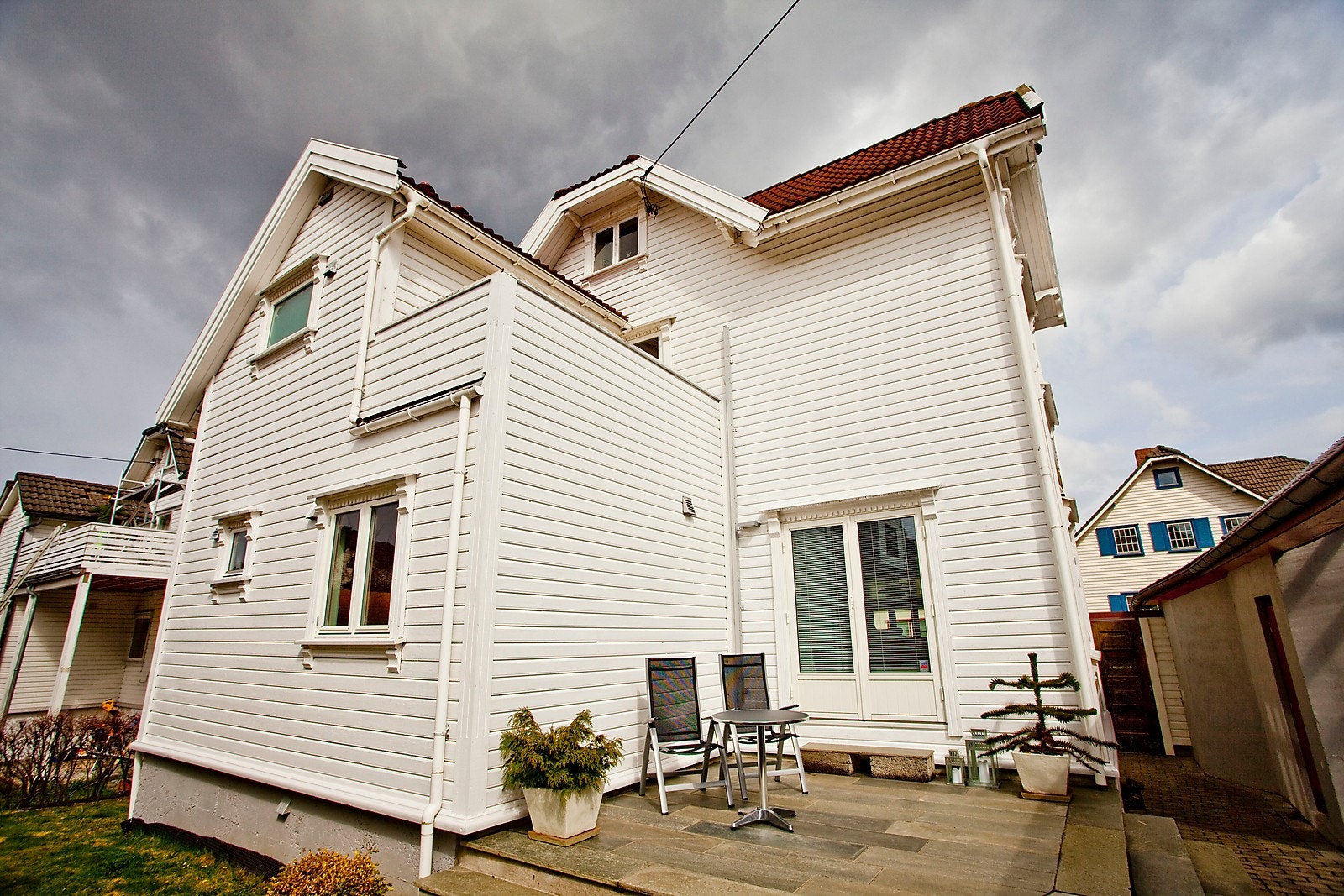 Terrasse på baksiden av huset / Terrace in the back yard Galleribilde