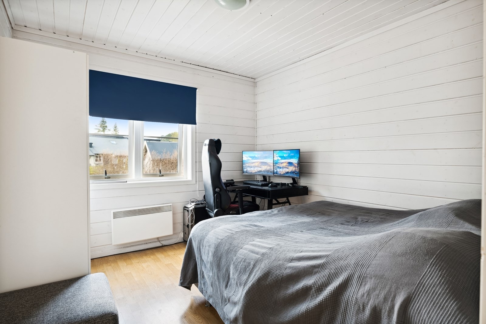 Soverom med oppbevaringsplass i garderobeskap. Galleribilde
