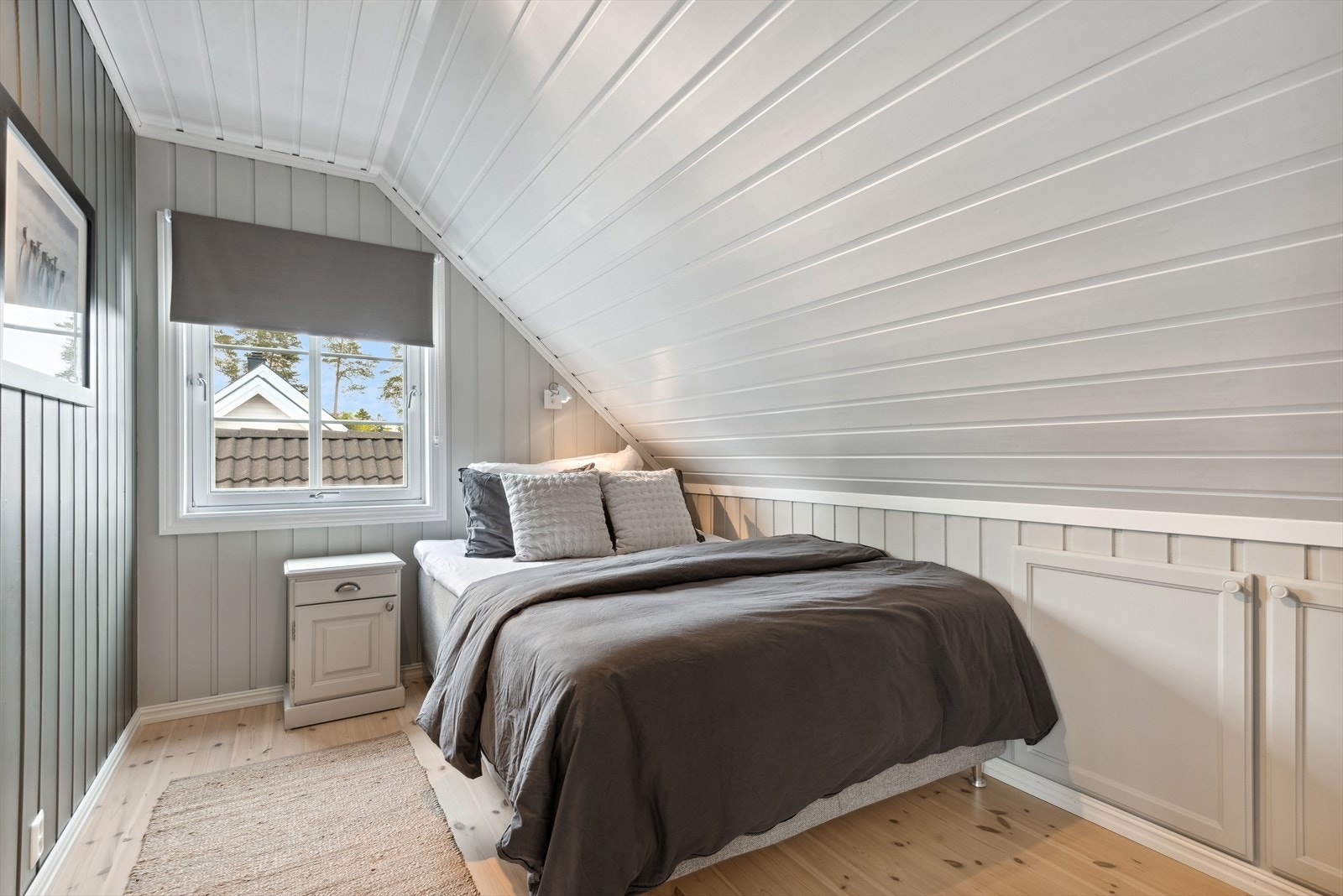 Soverom 4, med lagringsmuligheter i kneloft. Galleribilde